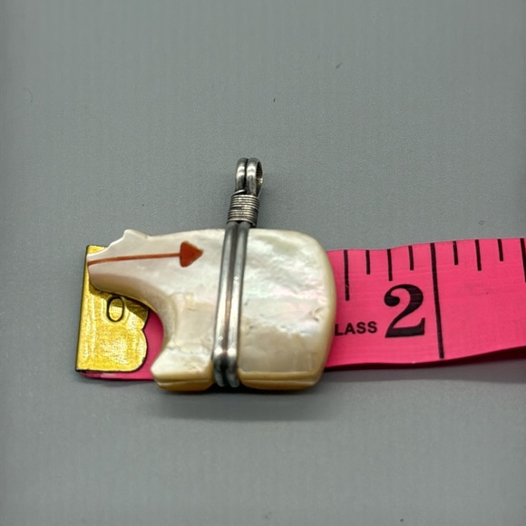 Zuni fetish carving of a bear made from mother-of-pearl shell. Charm - Picture 7 of 8